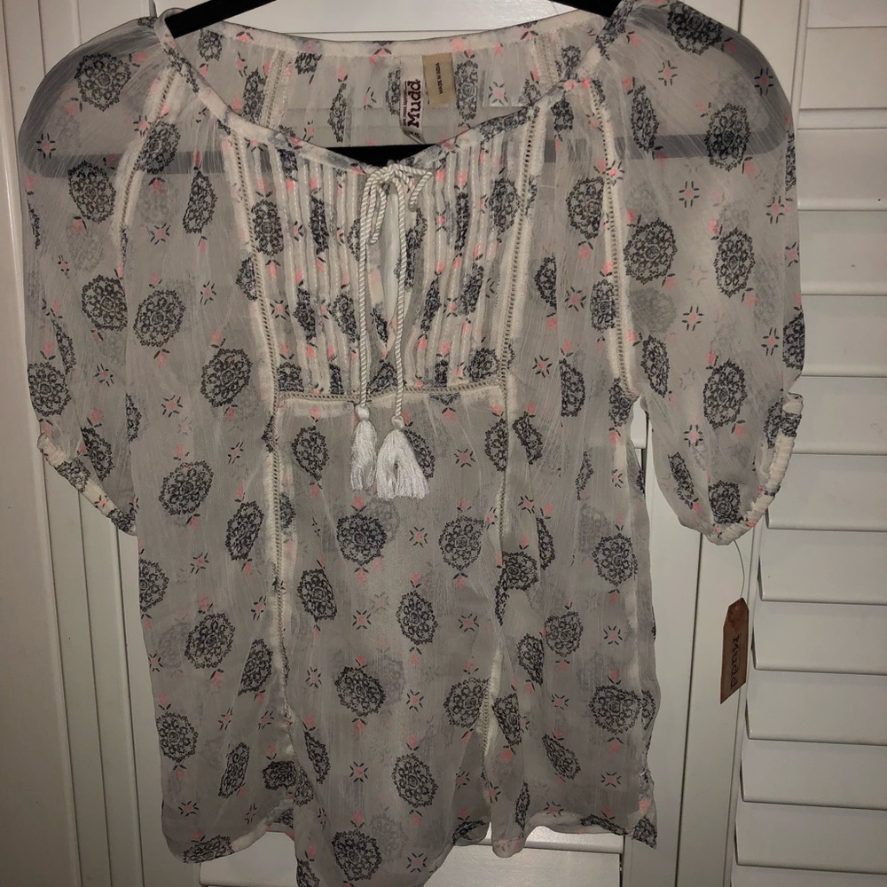 cute White blouse, has tags still on it :)